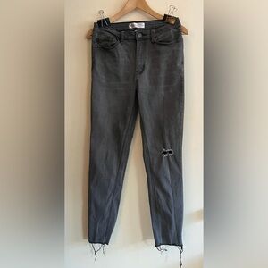 ⭐️ Offer B2G2! BUY 2 GET 2 FREE! 
Skinny Fries Grey Jeans